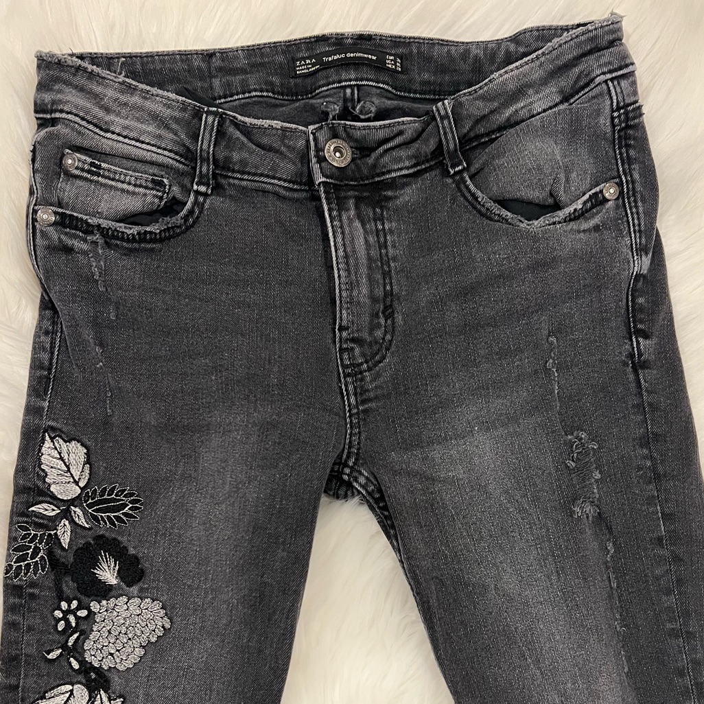 Zara Skinny Jeans With Floral Embroidery | Distressed Black | Size 6